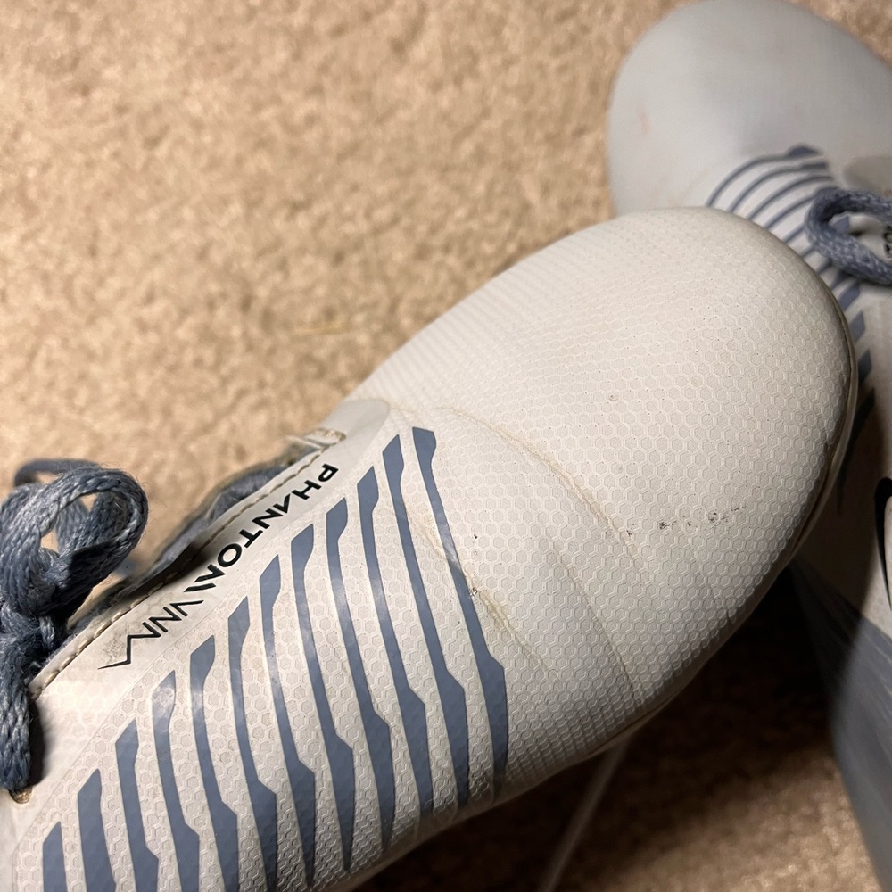 Nike Phantom Venom soccer cleats - Picture 5 of 6